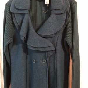 Sweater ruffled collar trim double breasted. New